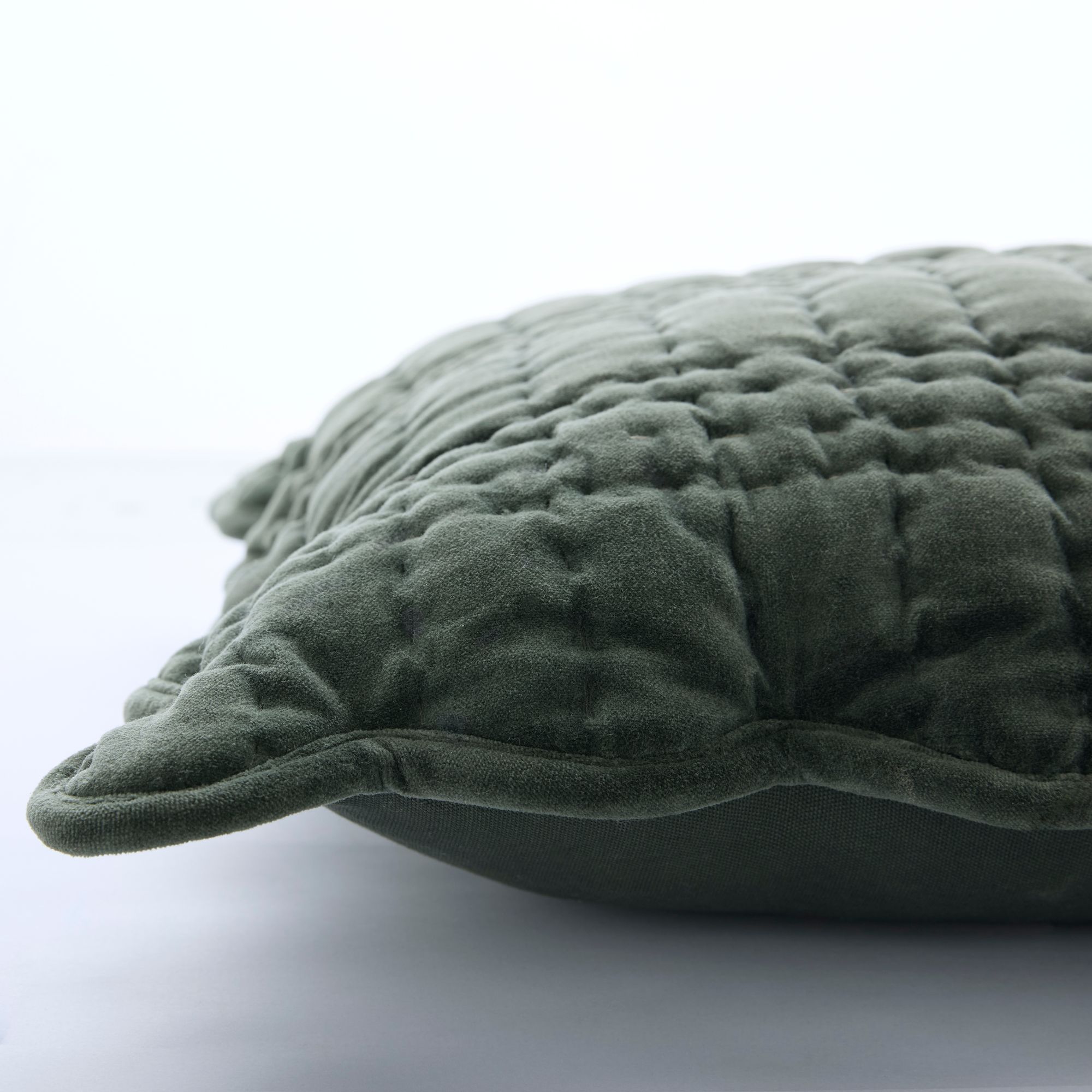  Декоративна възглавница Скалъп цвят борово зелено 45/45cm